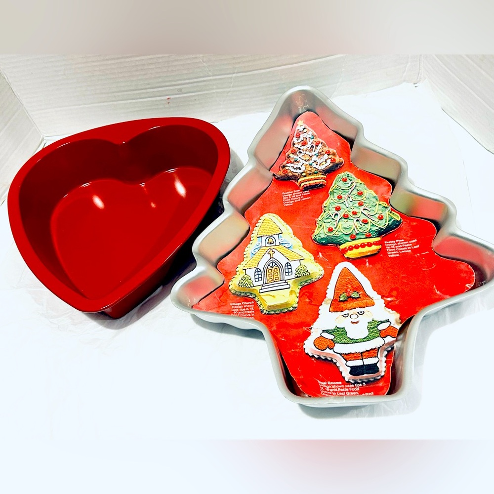 vintage wilton cake pan bundle Christmas tree and Valentine’s Day heart